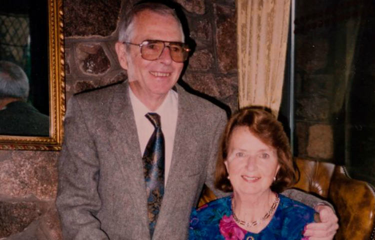 Mulher faz 70 anos de casada com homem que a salvou de bomba nazista