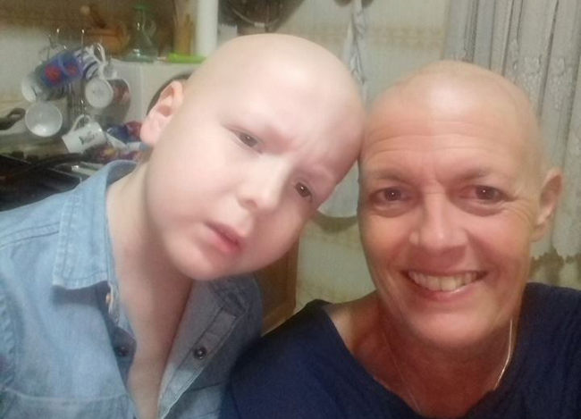 Mãe e filho descobrem cânceres diferentes e lutam por vida em tratamento