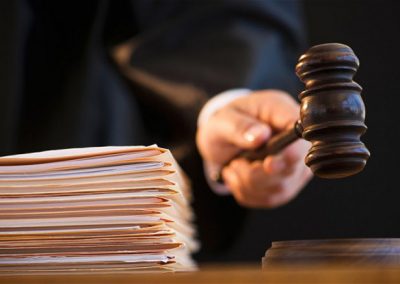 Após se formar, homem processa universidade por “ensino fraco”