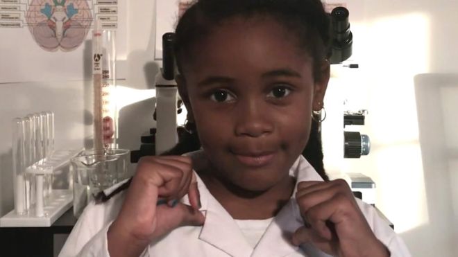 Garota de 7 anos explica neurociência em vídeos na web