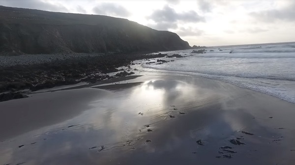 Furacão faz praia irlandesa reaparecer após 12 anos