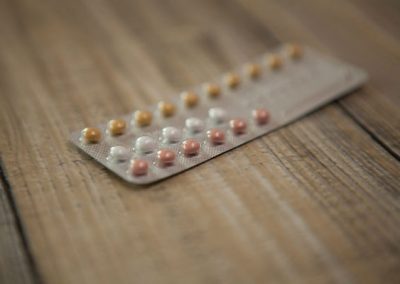 Anticoncepcional hormonal aumenta em 20% o risco de câncer de mama