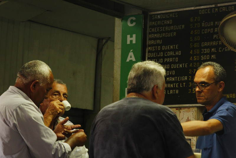 Sobre chá e poesia: o reduto do mate que reúne artistas e pensadores há 35 anos no Recife