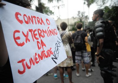 Jovem negro tem quase quatro vezes mais chance de ser assassinado em Pernambuco do que jovem branco