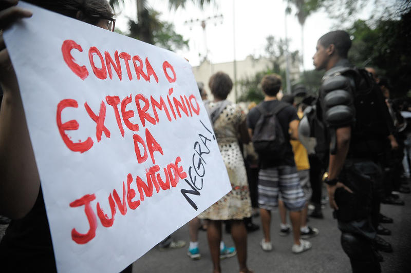 Jovem negro tem quase quatro vezes mais chance de ser assassinado em Pernambuco do que jovem branco