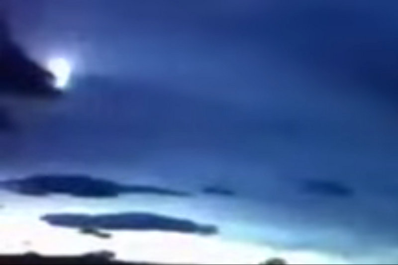 Câmeras registram queda de possível meteoro na Escócia