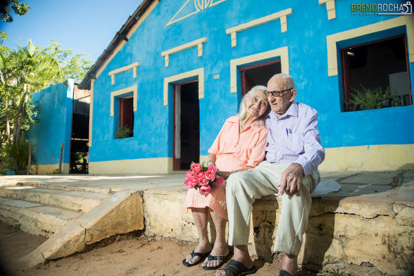 Fotos de ensaio de 65 anos de casados viraliza na internet