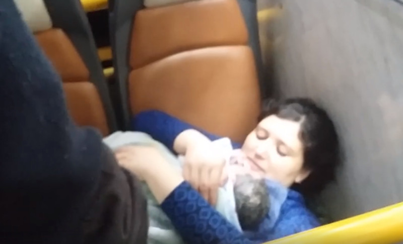 Motorista filma nascimento de bebê dentro de ônibus
