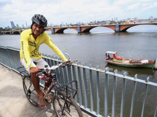 Homem tenta dar volta à América do Sul de bicicleta