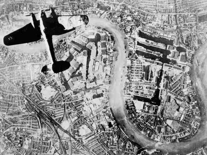 Bomba da 2ª Guerra gera transtornos em Londres