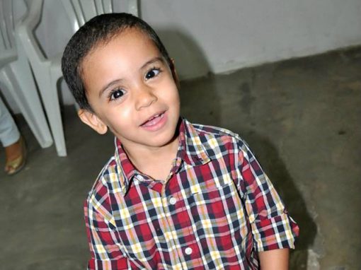 Jeremias venceu câncer no olho aos 3 anos de idade