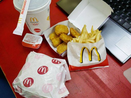 Sem fornecedor, cadeia alimenta presos com McDonald’s