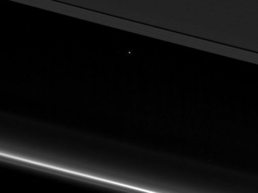 Sonda capta imagem da Terra entre anéis de Saturno