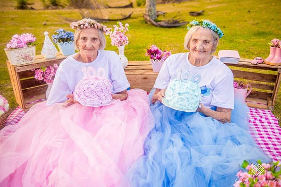 Gêmeas ganham ensaio para celebrar 100 anos de vida