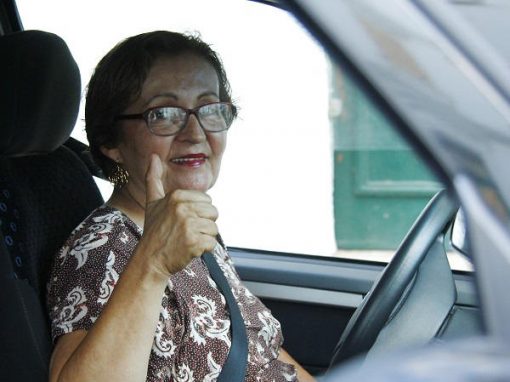 Aos 61 anos, “Vovó do Uber” é recordista nas madrugadas recifenses