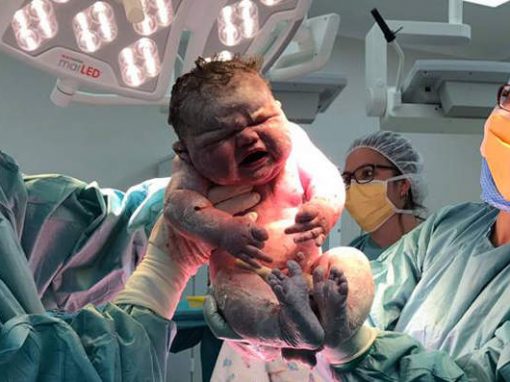 Bebê com mais de 6kg entra para lista de maiores do mundo, na Austrália