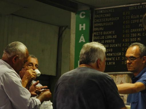 Sobre chá e poesia: o reduto do mate que reúne artistas e pensadores há 35 anos no Recife
