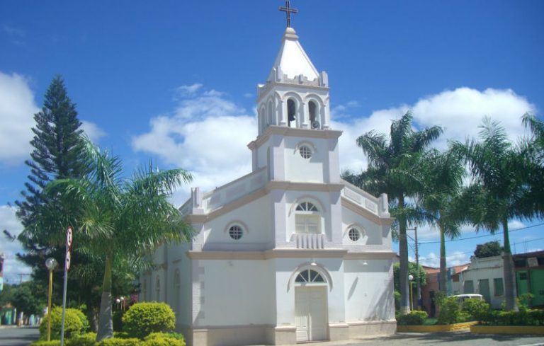 Vídeo De Padre De Cueca Gera Suspensão Em Igreja