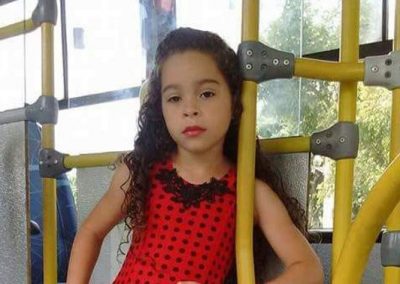 Menina de 7 anos morre após participar de desafio do desodorante